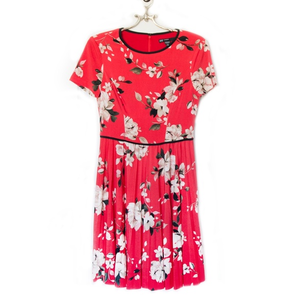 NEW Maggy London Floral Pleated Dress Size 6P - Picture 1 of 8